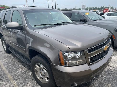 Used 2014 Chevrolet Tahoe LT w/ Luxury Package AWD/4WD image 4