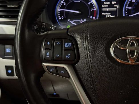 Used 2018 Toyota Highlander Limited Platinum AWD/4WD image 16