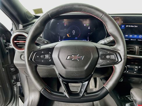 Used 2025 Chevrolet Trax RS w/ Driver Confidence Package FWD image 12