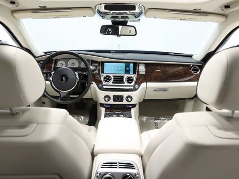 Used 2017 Rolls-Royce Ghost RWD image 27