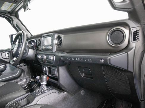 Used 2018 Jeep Wrangler Unlimited Sport image 18