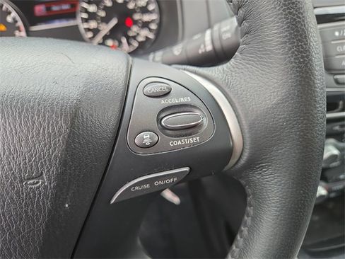 Used 2019 Nissan Pathfinder SV image 20