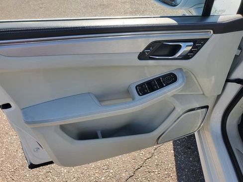 Used 2015 Porsche Macan S AWD/4WD image 9