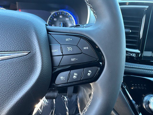 Used 2025 Chrysler Pacifica Limited FWD image 22