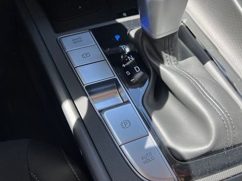 Used 2025 Hyundai Elantra Sport image 19