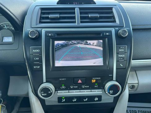 Used 2014 Toyota Camry LE FWD image 18