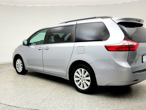 Used 2017 Toyota Sienna XLE Premium AWD/4WD image 7