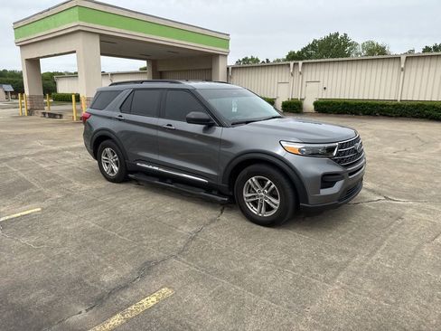 Used 2022 Ford Explorer XLT image 15