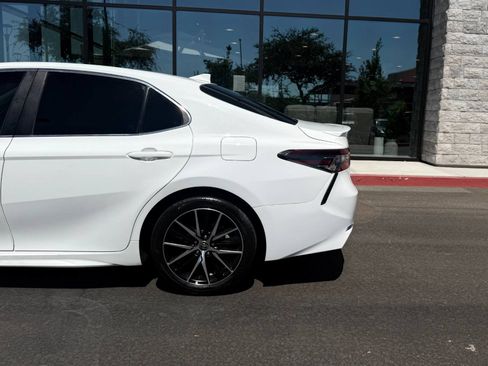 Used 2021 Toyota Camry SE FWD image 10