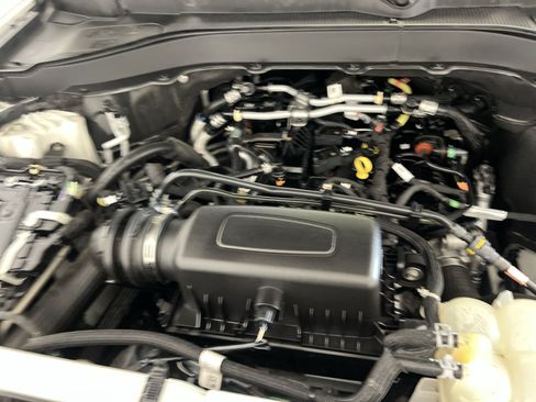 Used 2022 Ford Explorer XLT w/ Equipment Group 202A AWD/4WD image 28