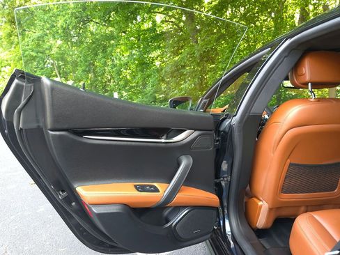 Used 2023 Maserati Ghibli Modena RWD image 24