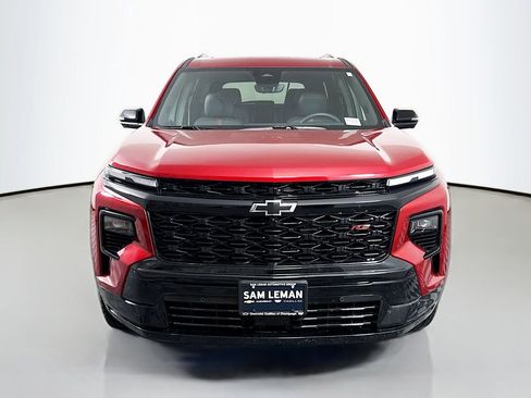 Used 2025 Chevrolet Traverse RS image 2