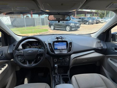 Used 2017 Ford Escape SE w/ Equipment Group 201A FWD image 19