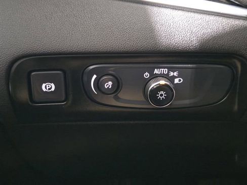 Used 2021 Buick Enclave Avenir w/ Avenir Technology Package image 28