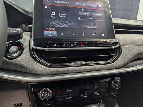 Used 2024 Jeep Compass Latitude w/ Sun and Sound Group image 23