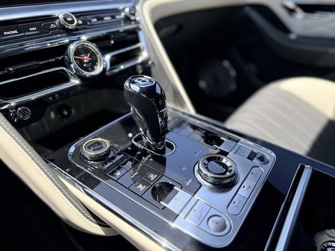 Used 2023 Bentley Flying Spur S V8 AWD/4WD image 26
