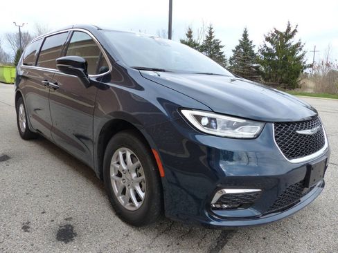 Used 2025 Chrysler Pacifica Select FWD image 10