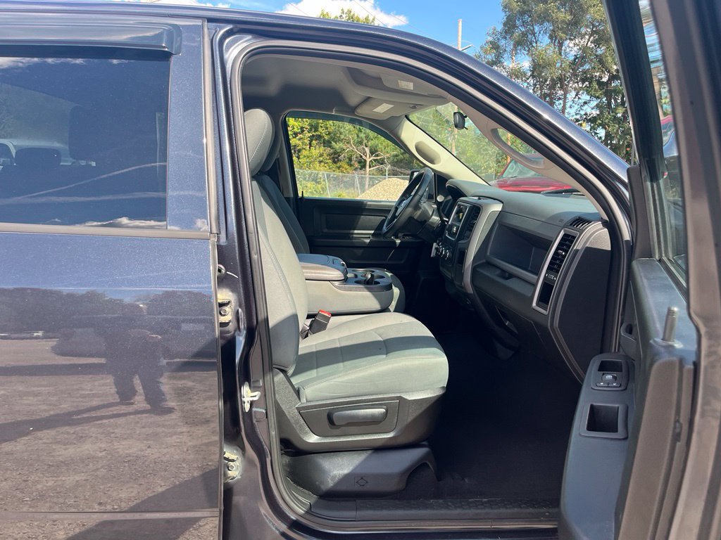 Used 2018 RAM 1500 ST w/ SXT Appearance Group AWD/4WD image 32