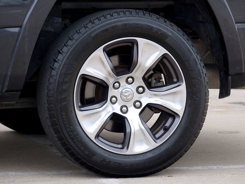 Used 2019 RAM 1500 Laramie image 26