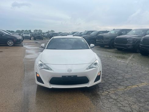 Used 2015 Scion FR-S RWD image 2