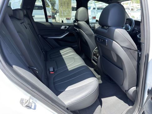 Used 2021 BMW X5 xDrive40i w/ M Sport Package AWD/4WD image 12