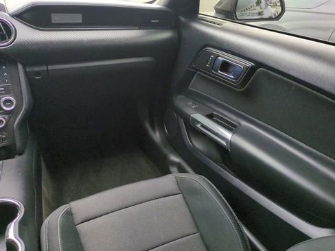 Used 2017 Ford Mustang Coupe RWD image 16