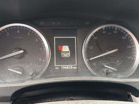 Used 2017 Toyota Highlander XLE image 12