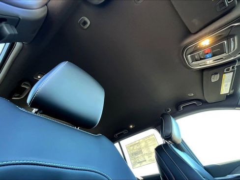 New 2025 Jeep Grand Cherokee Limited w/ Black Appearance Package image 32