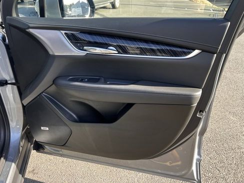 Used 2025 Cadillac XT6 Premium Luxury image 31