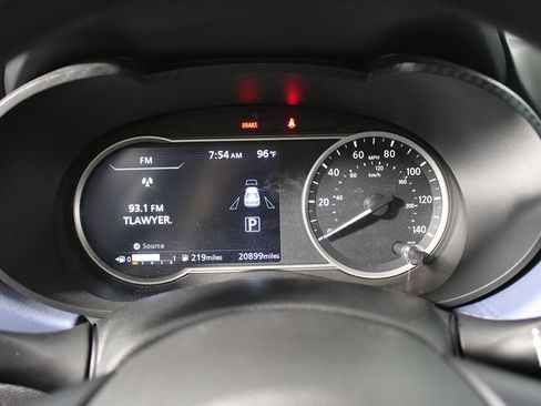 Used 2025 Nissan Versa SV FWD image 14