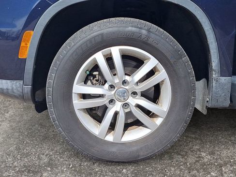 Used 2016 Volkswagen Tiguan S image 7