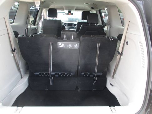 Used 2020 Chrysler Voyager Lxi FWD image 31