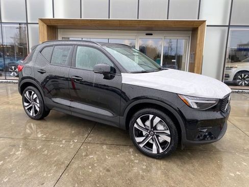 Used 2023 Volvo XC40 B5 Plus w/ Driver Assist Package image 1