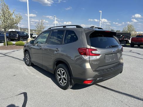 Used 2020 Subaru Forester Premium AWD/4WD image 5