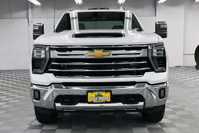 Used 2025 Chevrolet Silverado 3500 LTZ AWD/4WD image 4