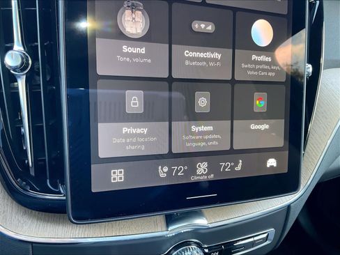 New 2027 Volvo XC60 B5 Plus AWD/4WD image 22