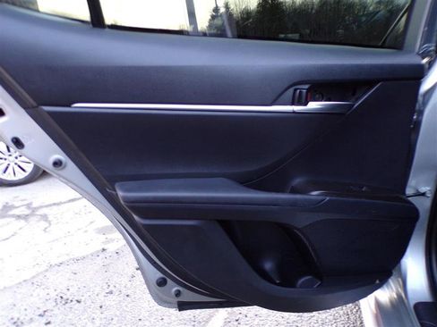 Used 2021 Toyota Camry SE w/ Convenience Package image 24