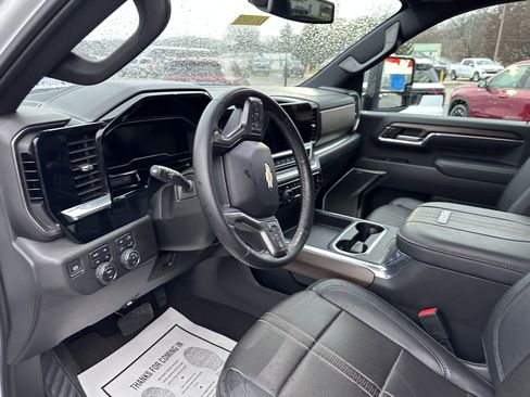 Used 2024 Chevrolet Silverado 3500 High Country image 16