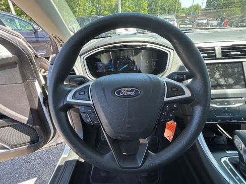 Used 2014 Ford Fusion SE FWD image 11