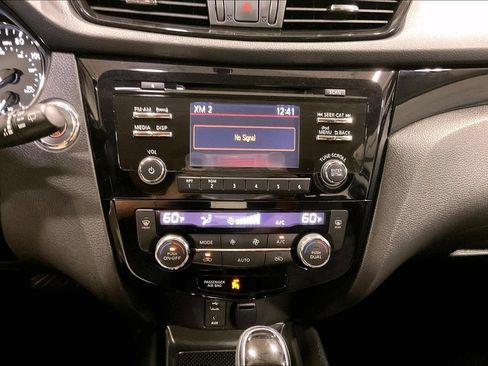 Used 2018 Nissan Rogue Sport SV AWD/4WD image 15