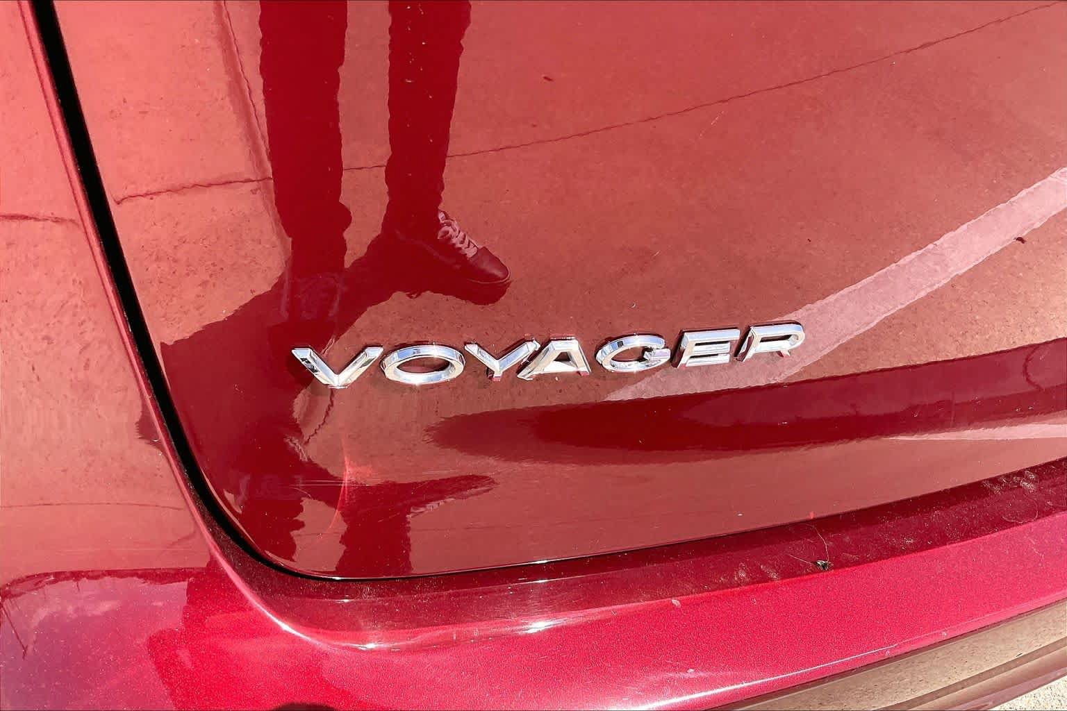 Used 2023 Chrysler Voyager LX FWD image 10