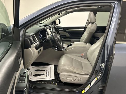 Used 2018 Toyota Highlander XLE AWD/4WD image 9