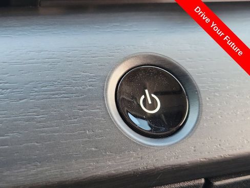 Used 2025 Nissan Ariya AWD image 9