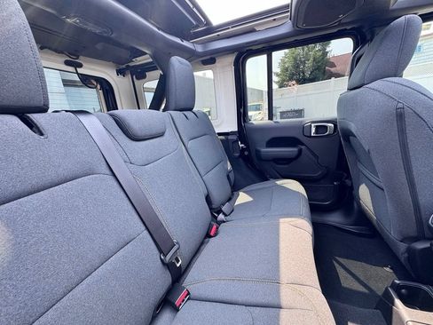 Used 2025 Jeep Wrangler Unlimited Sport AWD/4WD image 23