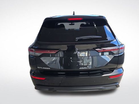 New 2025 Mitsubishi Outlander ES image 4