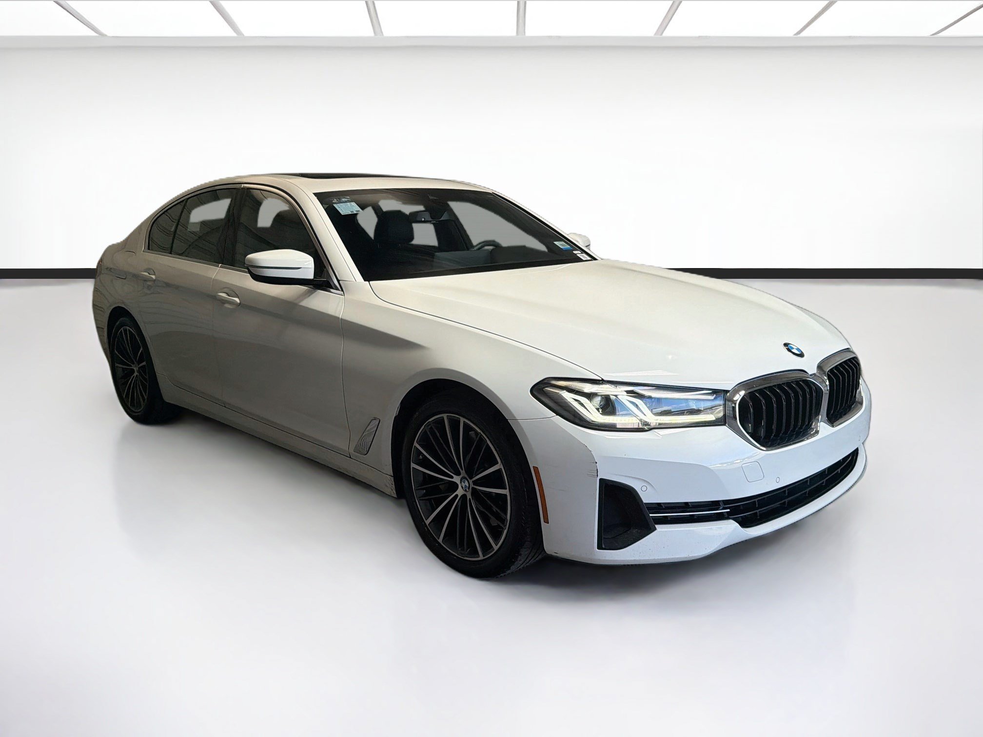 Used 2022 BMW 530i w/ M Sport Package RWD image 3