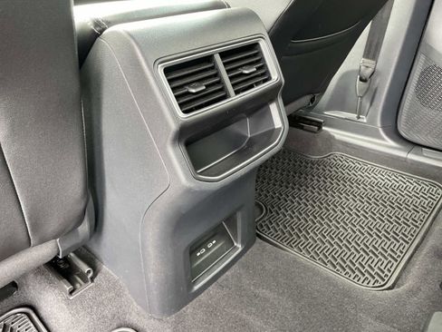 Used 2025 Volkswagen Atlas Cross Sport SE FWD image 14