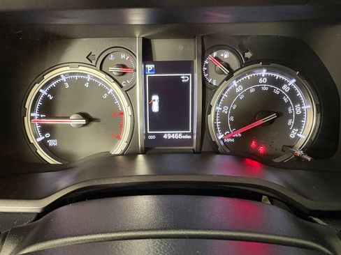 Used 2021 Toyota 4Runner TRD Off-Road Premium w/ Moonroof Package AWD/4WD image 26
