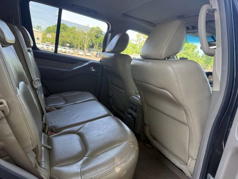 Used 2011 Nissan Pathfinder LE w/ Navigation Pkg image 25