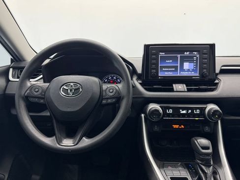 Used 2020 Toyota RAV4 XLE w/ Convenience Package FWD image 3